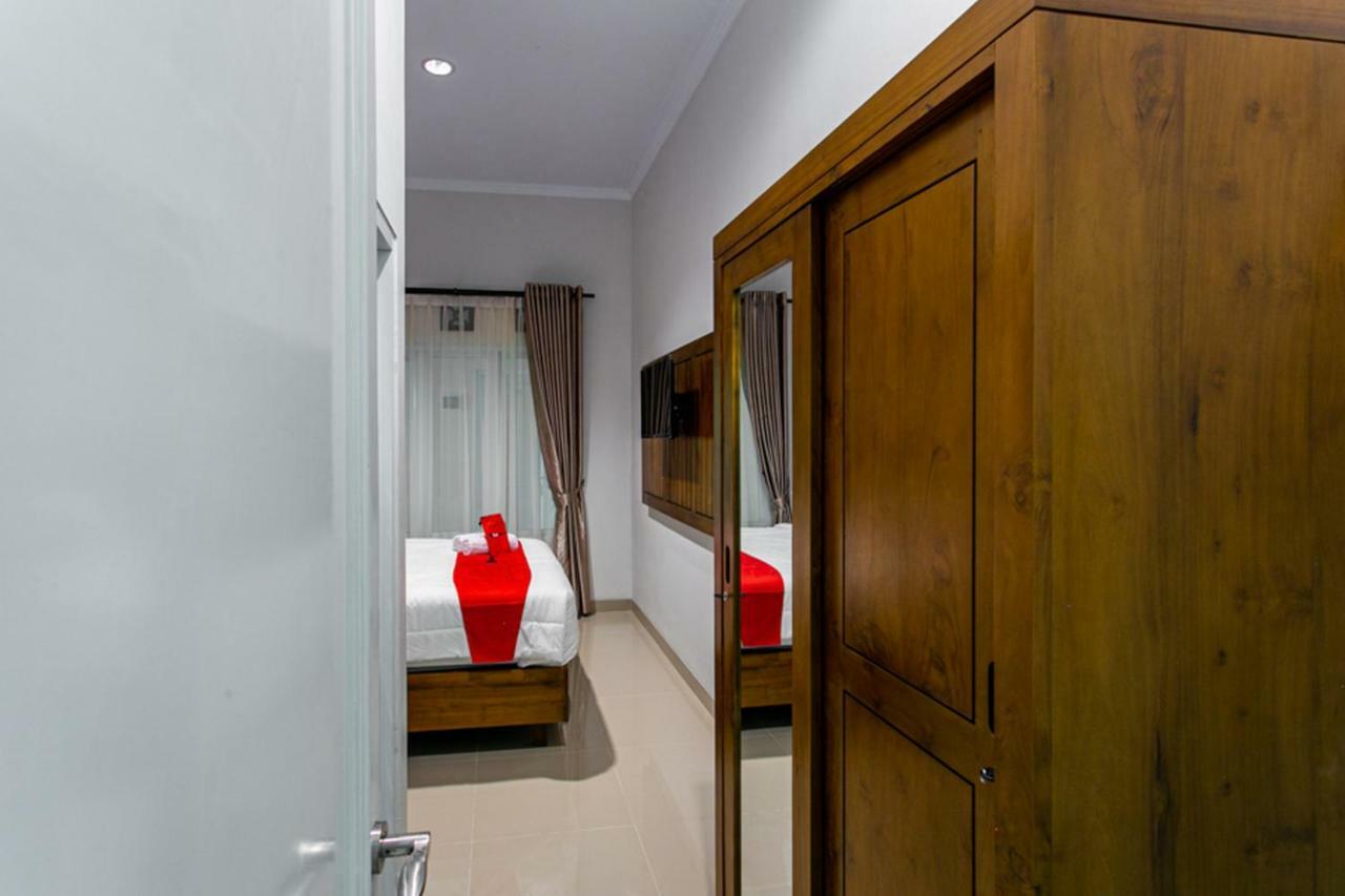 เรดดอร์ซ ใกล้มหาวิทยาลัยมูฮัมมาดิยะฮ์ ยกยาการ์ต้า Hotel Jarakan ภายนอก รูปภาพ