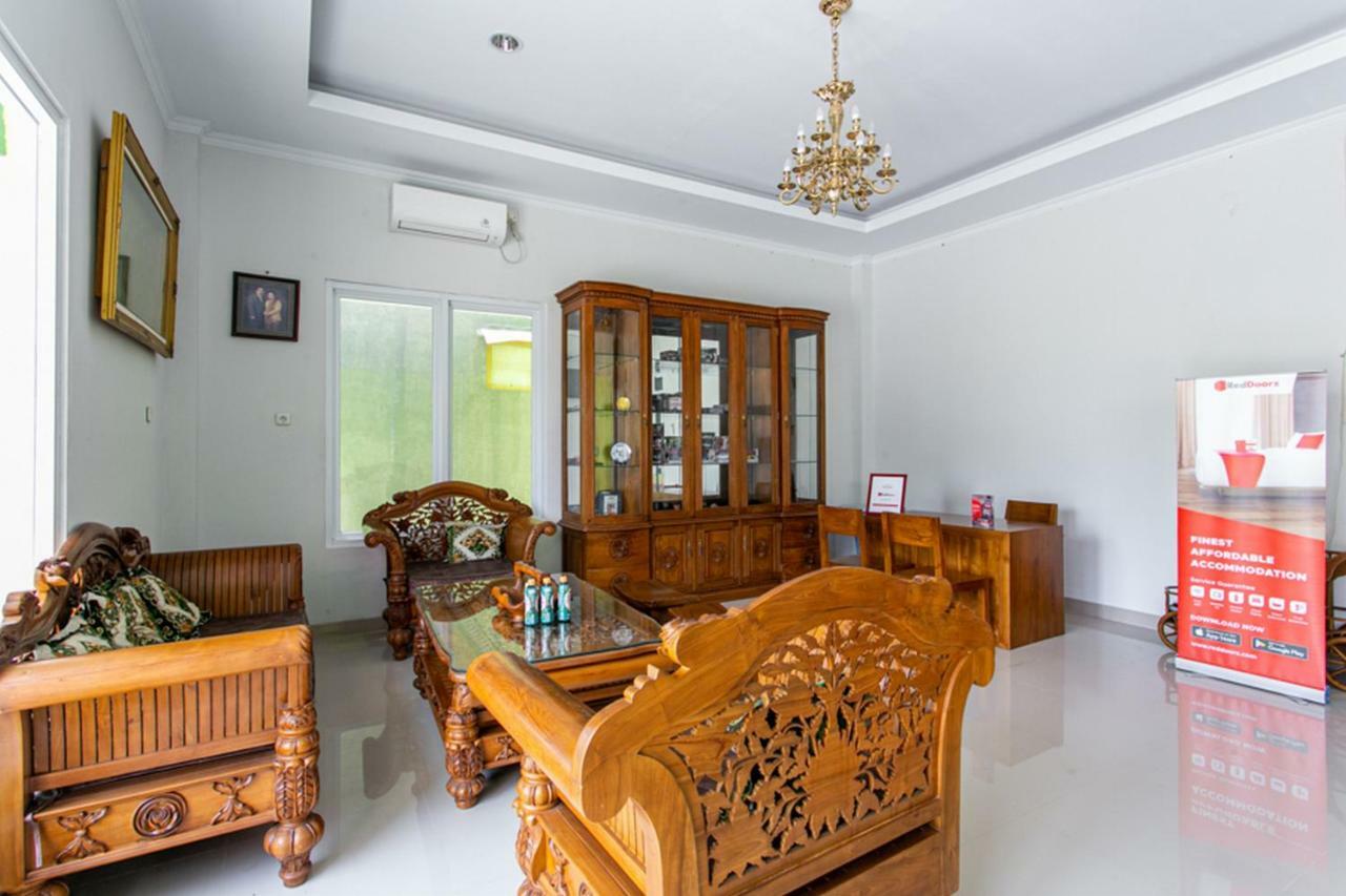 เรดดอร์ซ ใกล้มหาวิทยาลัยมูฮัมมาดิยะฮ์ ยกยาการ์ต้า Hotel Jarakan ภายนอก รูปภาพ